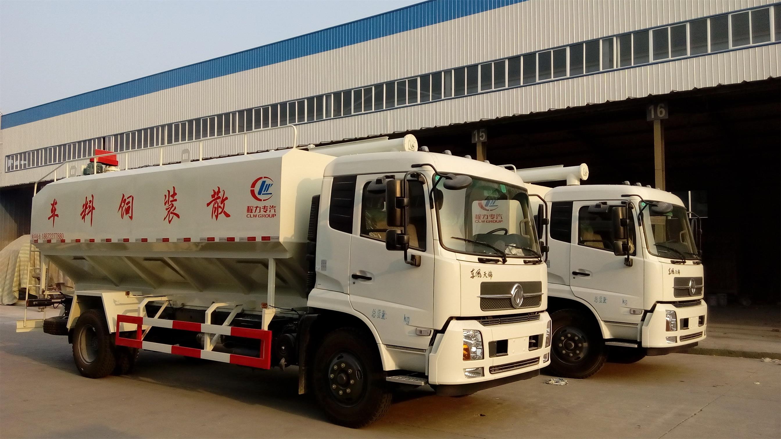 30立方（15噸）福田歐曼小三軸散裝飼料車 高效運(yùn)輸?shù)亩嗝媸? class=